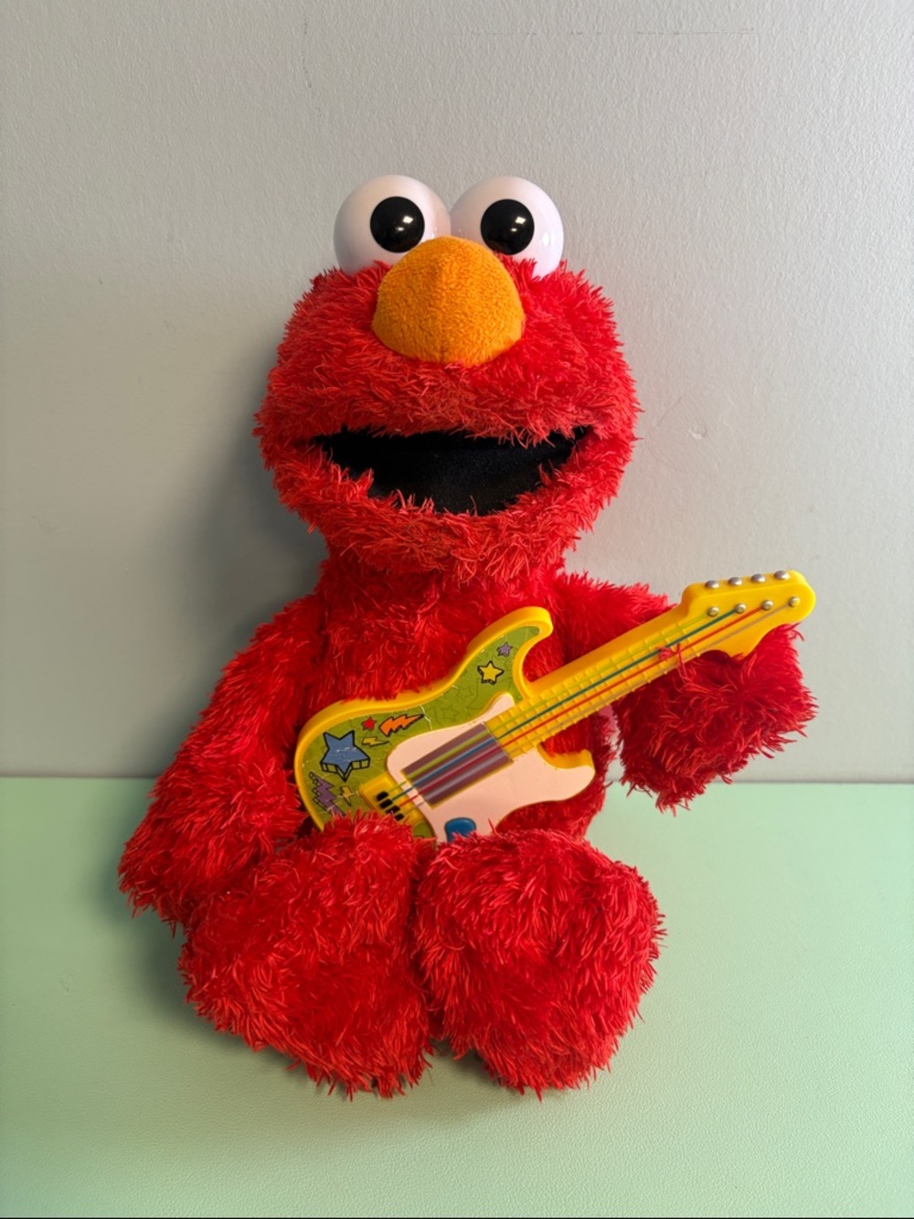 Hasbro 2020 Sesame Street Rock and Rhyme Elmo Talking & Singing Kids Plush Toy